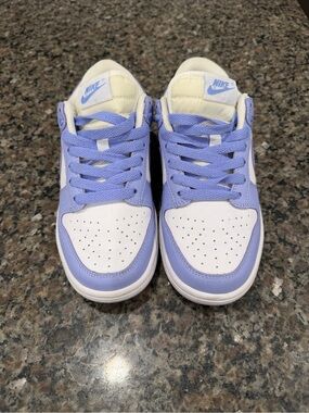 Nike Kids Low-Top Sneakers in Lavender and White